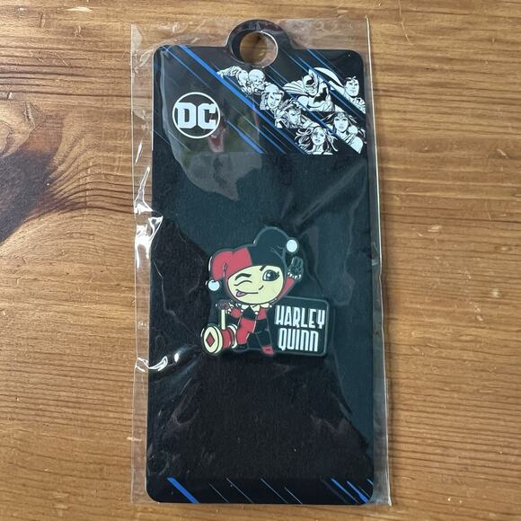Six Flags Magic Mountain Exclusive Chibi Harley Quinn Enamel Pin DC Comics - Picture 5 of 5